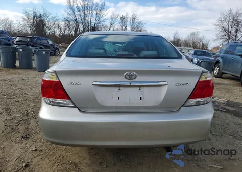 2005 Toyota Camry Le z USA, uszkodzony, nr VIN 4T1BE32KX5U080896